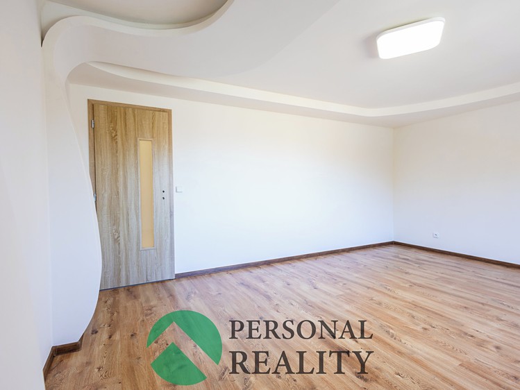 Prodej rodinného domu 258 m², pozemek 639 m² - foto 3