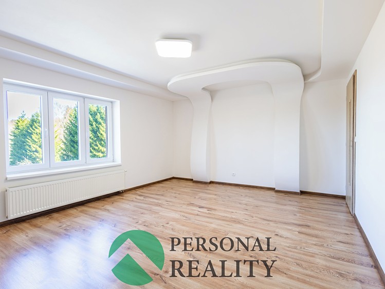 Prodej rodinného domu 258 m², pozemek 639 m² - foto 2
