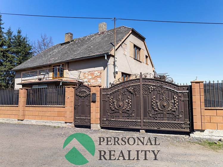 Prodej rodinného domu 258 m², pozemek 639 m² - foto 1