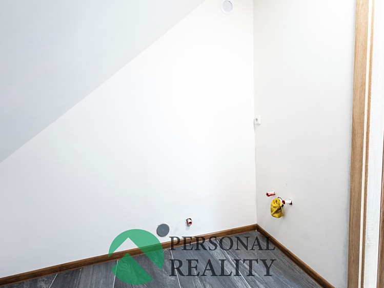 Prodej rodinného domu 258 m², pozemek 639 m² - foto 8
