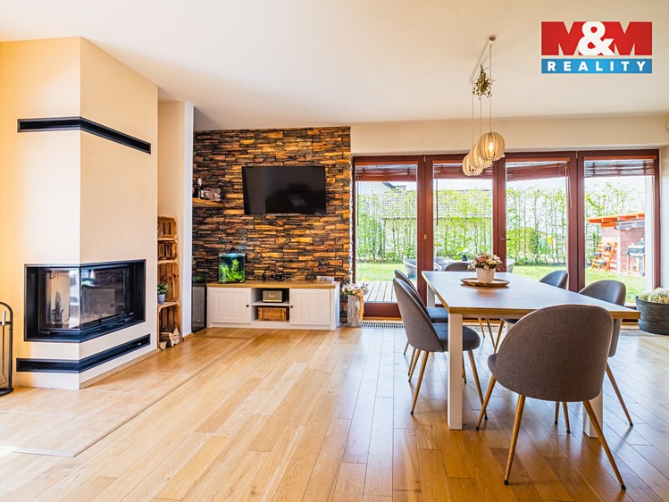 Prodej rodinného domu 148 m², pozemek 818 m² - foto 2