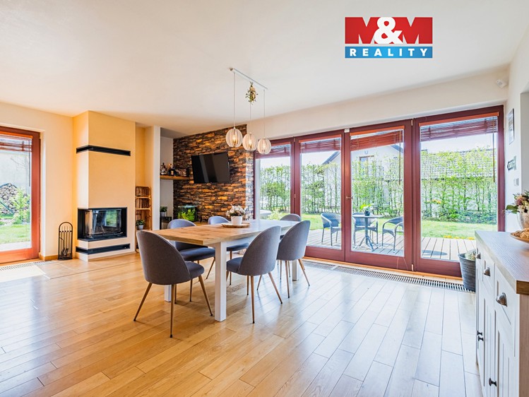 Prodej rodinného domu 148 m², pozemek 818 m² - foto 1