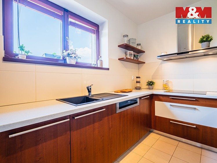 Prodej rodinného domu 148 m², pozemek 818 m² - foto 5