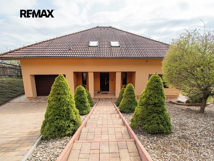 Prodej rodinného domu 237 m², pozemek 1 501 m² - foto 1