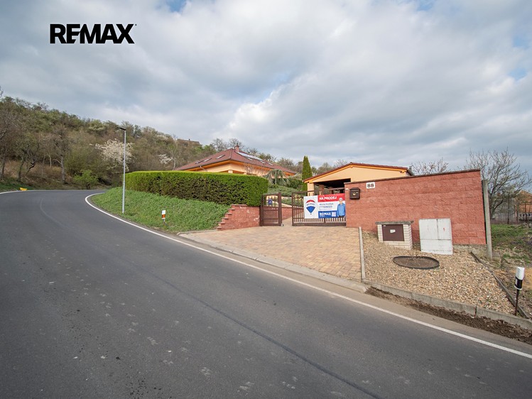 Prodej rodinného domu 237 m², pozemek 1 501 m² - foto 2