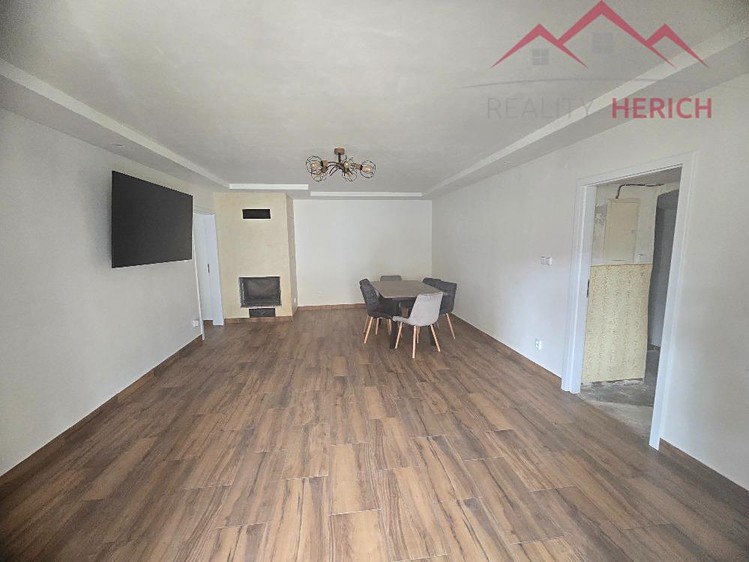 Prodej rodinného domu 400 m², pozemek 2 718 m² - foto 2