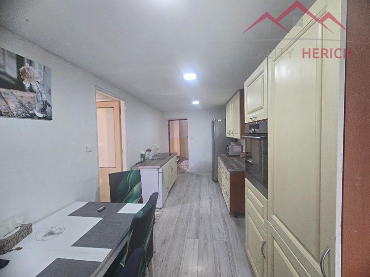 Prodej rodinného domu 400 m², pozemek 2 718 m² - foto 3