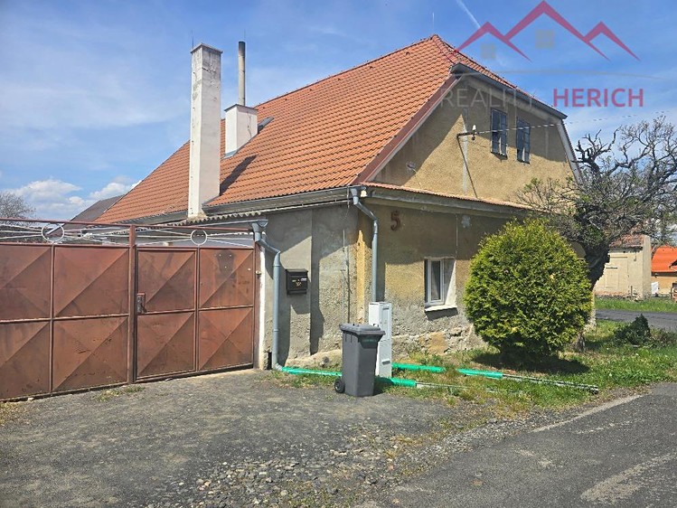 Prodej rodinného domu 400 m², pozemek 2 718 m² - foto 1