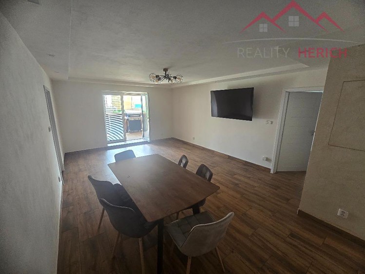Prodej rodinného domu 400 m², pozemek 2 718 m² - foto 6