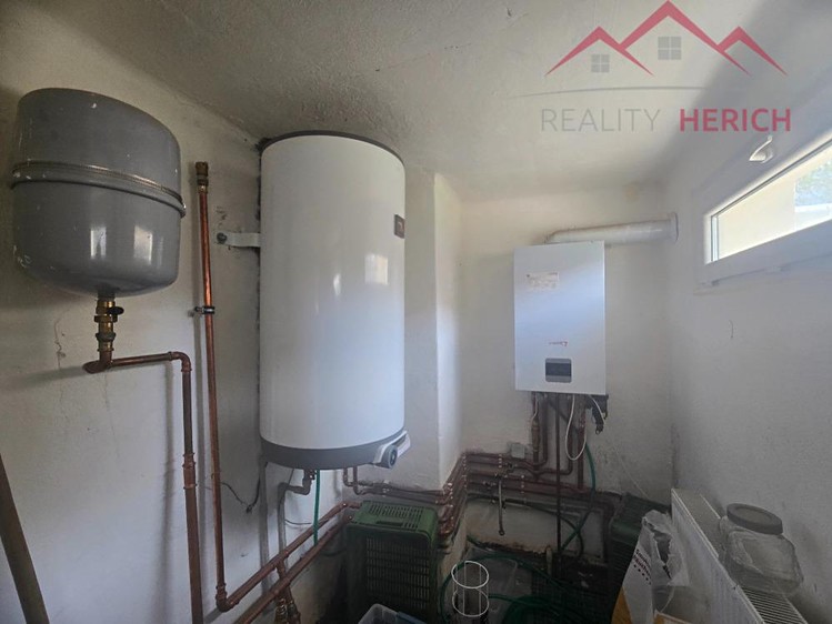 Prodej rodinného domu 400 m², pozemek 2 718 m² - foto 8