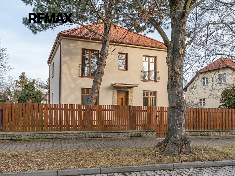 Prodej rodinného domu 235 m², pozemek 1 359 m² - foto 3