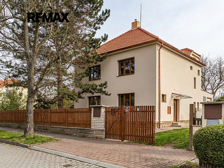 Prodej rodinného domu 235 m², pozemek 1 359 m² - foto 8