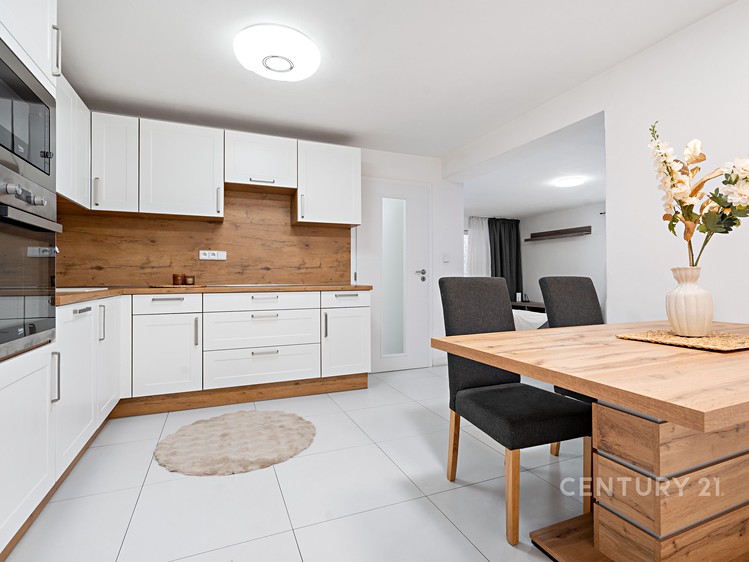 Prodej rodinného domu 168 m², pozemek 1 866 m² - foto 2