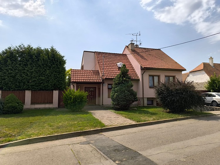 Prodej rodinného domu 158 m², pozemek 514 m² - foto 1