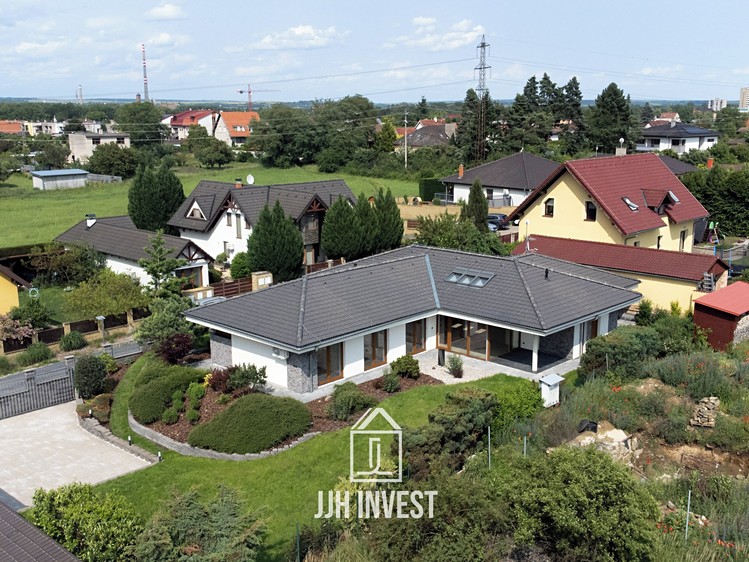 Prodej rodinného domu 190 m², pozemek 920 m² - foto 1