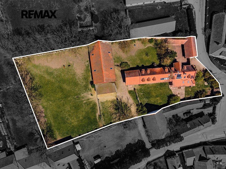 Prodej rodinného domu 372 m², pozemek 5 995 m² - foto 2