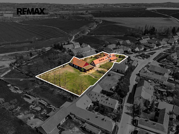 Prodej rodinného domu 372 m², pozemek 5 995 m² - foto 1