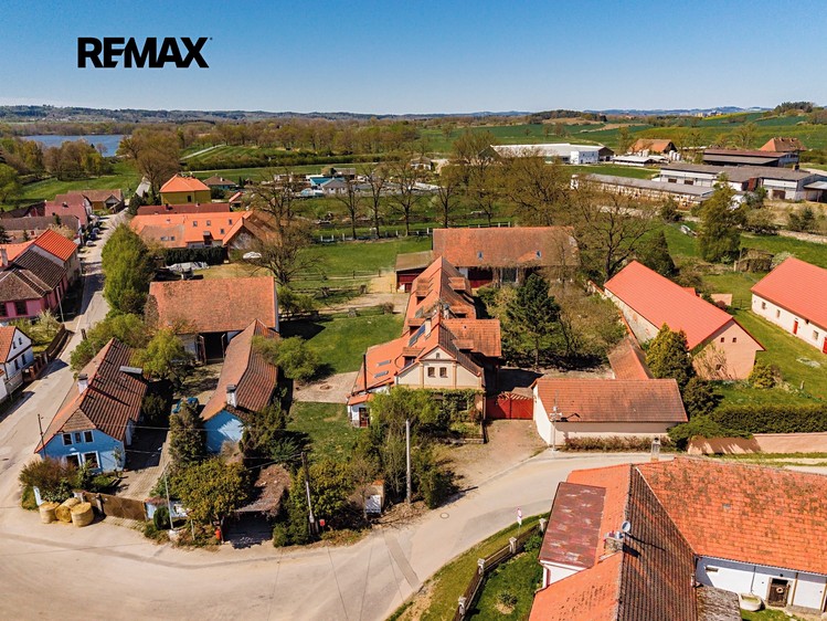 Prodej rodinného domu 372 m², pozemek 5 995 m² - foto 4