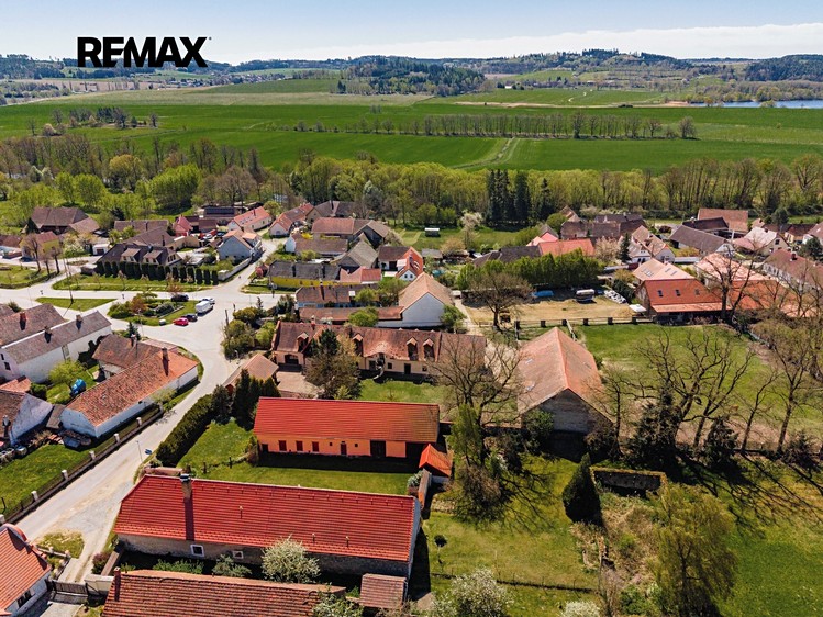 Prodej rodinného domu 372 m², pozemek 5 995 m² - foto 6