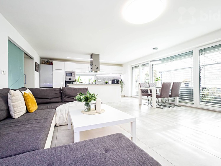 Prodej rodinného domu 299 m², pozemek 660 m² - foto 4