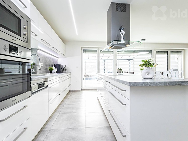 Prodej rodinného domu 299 m², pozemek 660 m² - foto 7