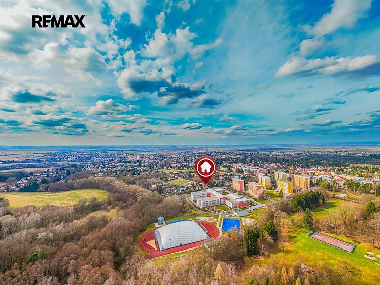 Prodej vícegeneračního domu 227 m², pozemek 695 m² - foto 2
