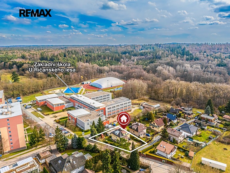 Prodej vícegeneračního domu 227 m², pozemek 695 m² - foto 3