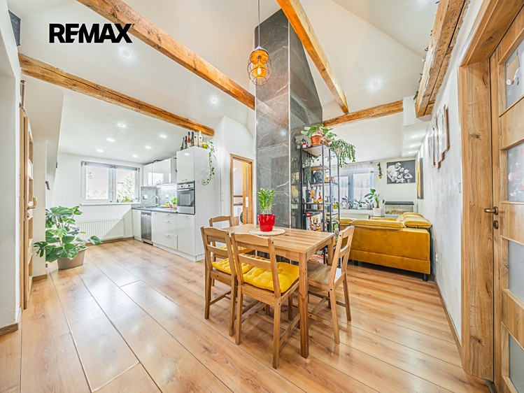 Prodej vícegeneračního domu 227 m², pozemek 695 m² - foto 6