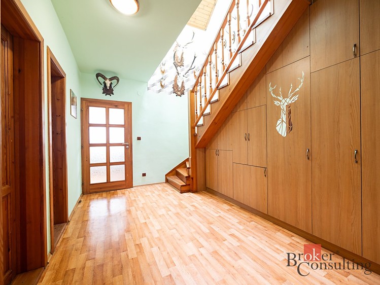Prodej rodinného domu 224 m², pozemek 923 m² - foto 5