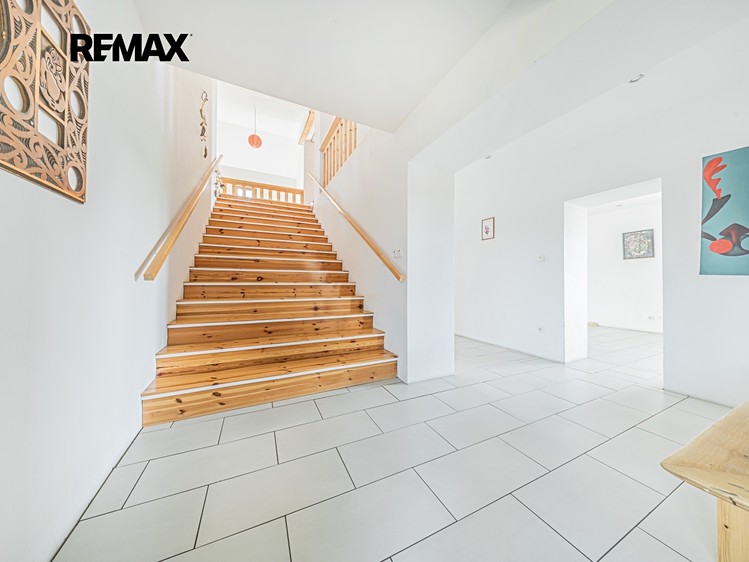 Prodej rodinného domu 220 m², pozemek 10 192 m² - foto 8