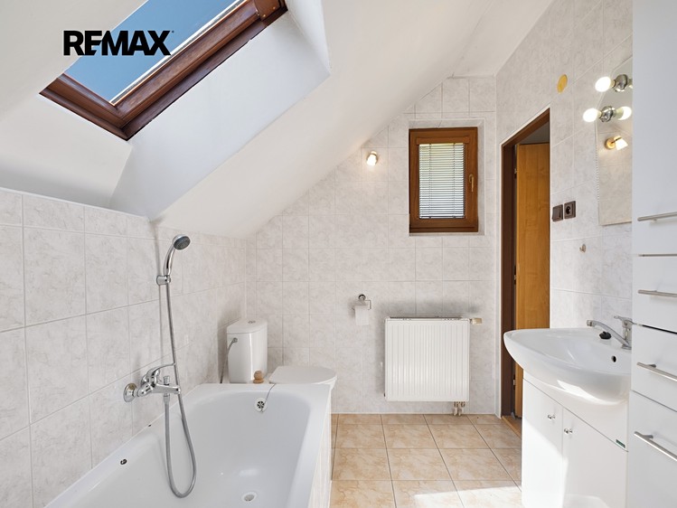 Prodej rodinného domu 92 m², pozemek 646 m² - foto 8