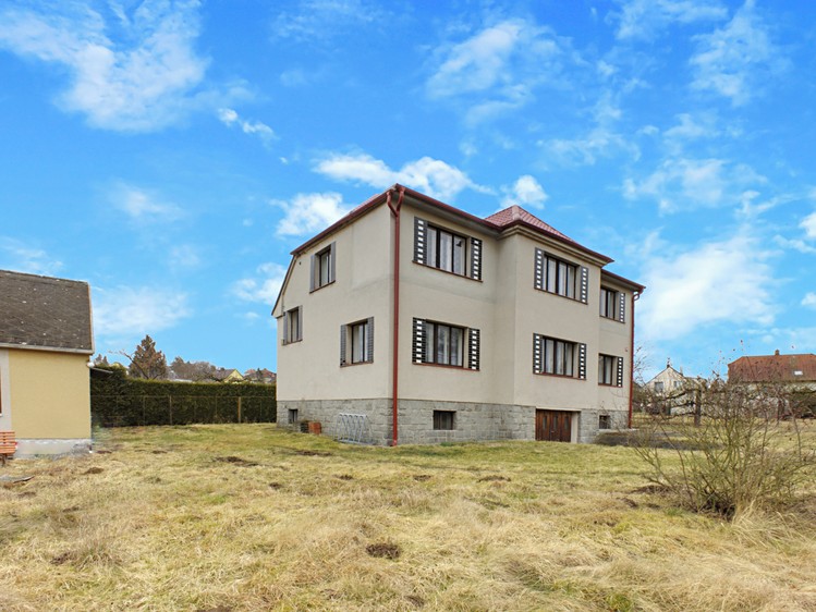Prodej rodinného domu 147 m², pozemek 552 m² - foto 1