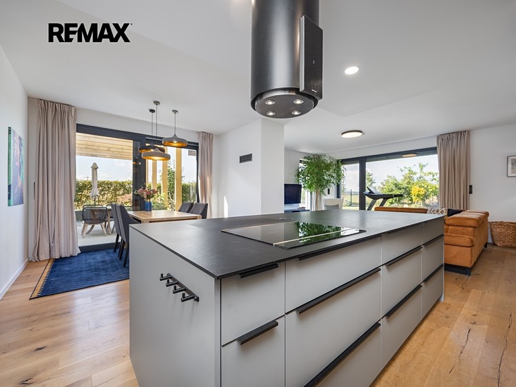 Prodej rodinného domu 177 m², pozemek 827 m² - foto 2