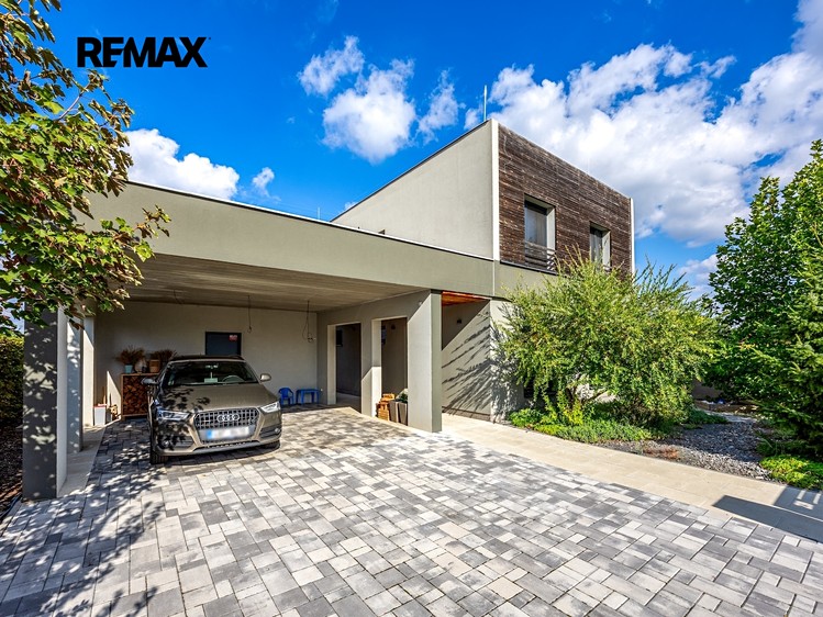 Prodej rodinného domu 177 m², pozemek 827 m² - foto 1