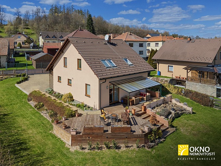 Prodej rodinného domu 144 m², pozemek 1 581 m² - foto 2