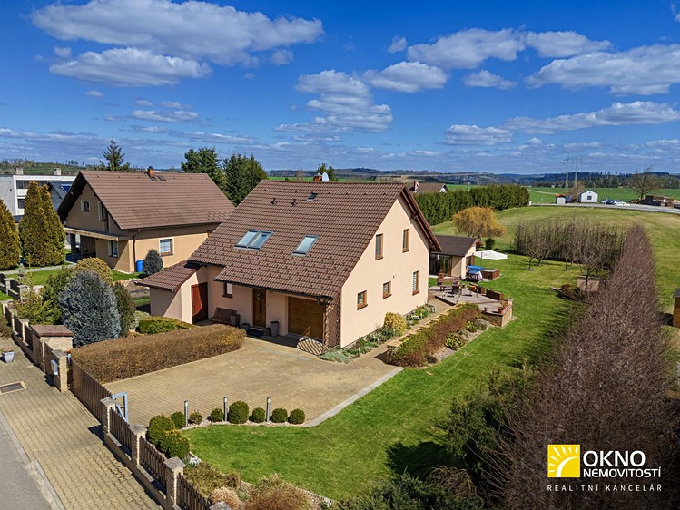 Prodej rodinného domu 144 m², pozemek 1 581 m² - foto 1
