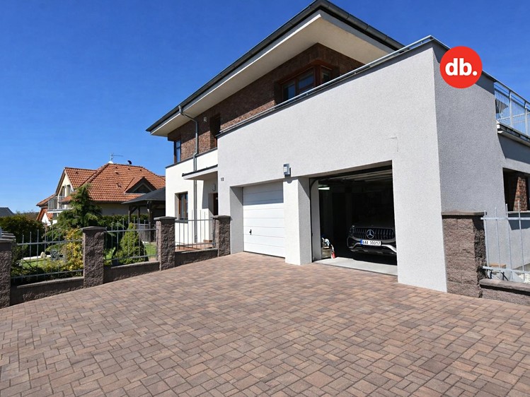 Prodej rodinného domu 238 m², pozemek 1 152 m² - foto 3
