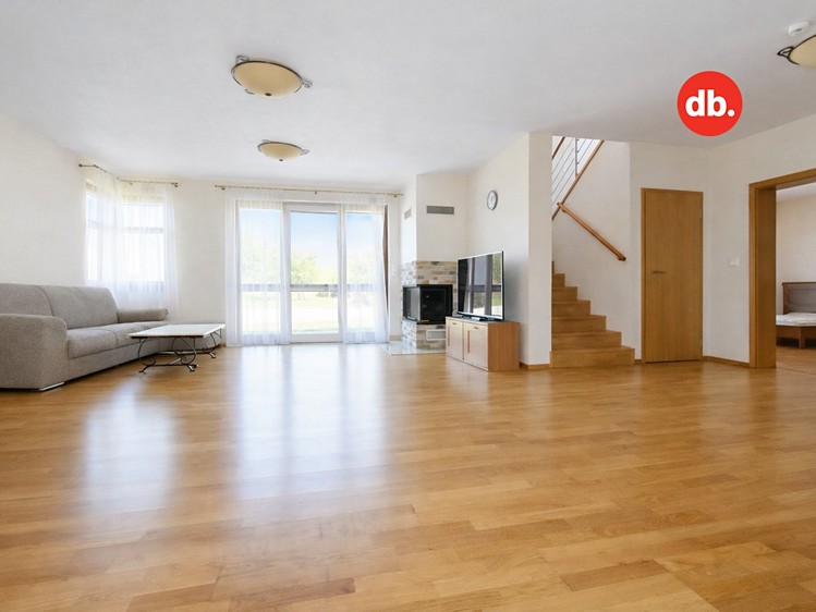 Prodej rodinného domu 238 m², pozemek 1 152 m² - foto 8