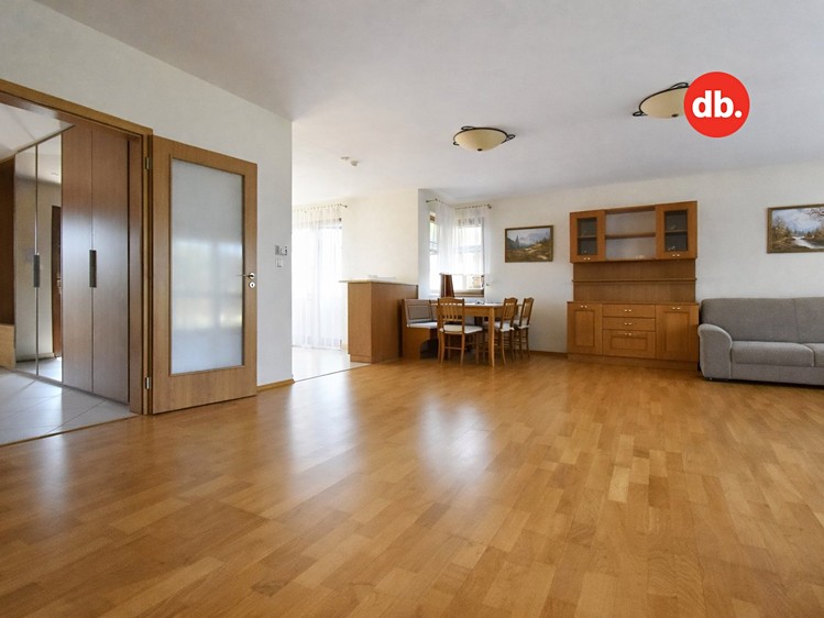 Prodej rodinného domu 238 m², pozemek 1 152 m² - foto 7