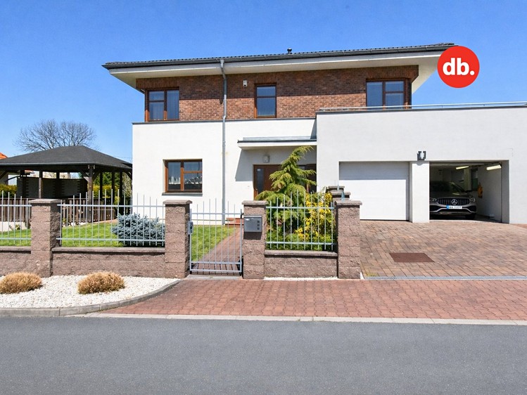 Prodej rodinného domu 238 m², pozemek 1 152 m² - foto 5