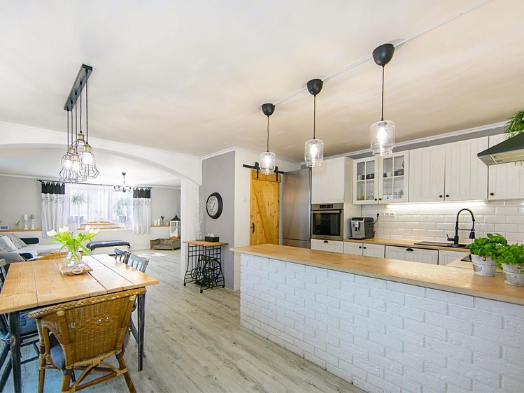 Prodej rodinného domu 208 m², pozemek 2 171 m² - foto 3