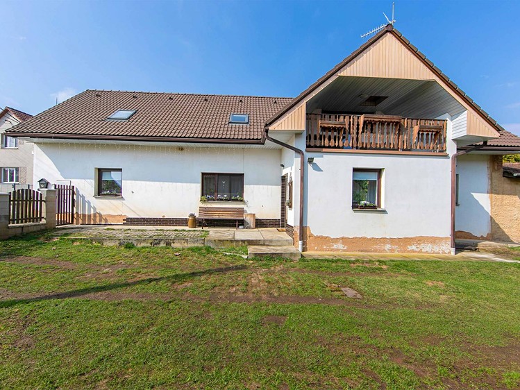 Prodej rodinného domu 208 m², pozemek 2 171 m² - foto 2