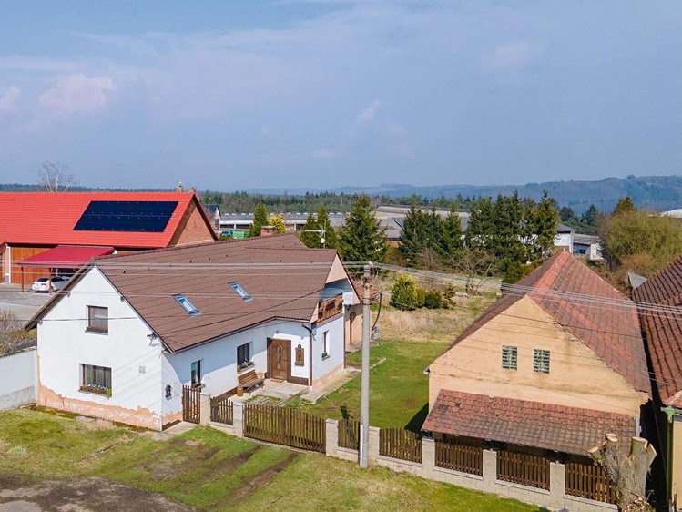 Prodej rodinného domu 208 m², pozemek 2 171 m² - foto 1