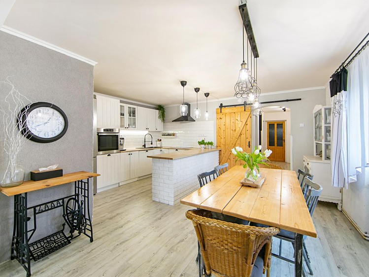 Prodej rodinného domu 208 m², pozemek 2 171 m² - foto 4