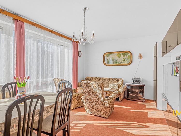 Prodej rodinného domu 258 m², pozemek 759 m² - foto 2