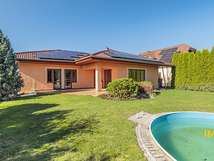 Prodej rodinného domu 145 m², pozemek 820 m² - foto 1