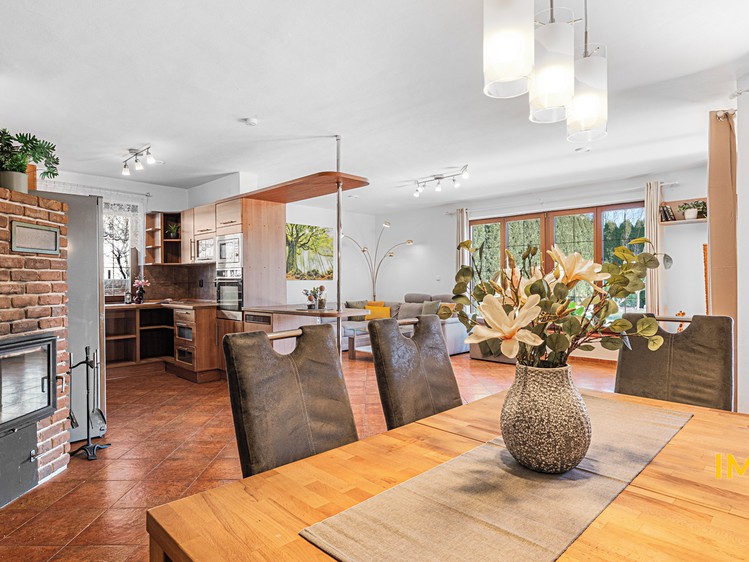 Prodej rodinného domu 145 m², pozemek 820 m² - foto 2