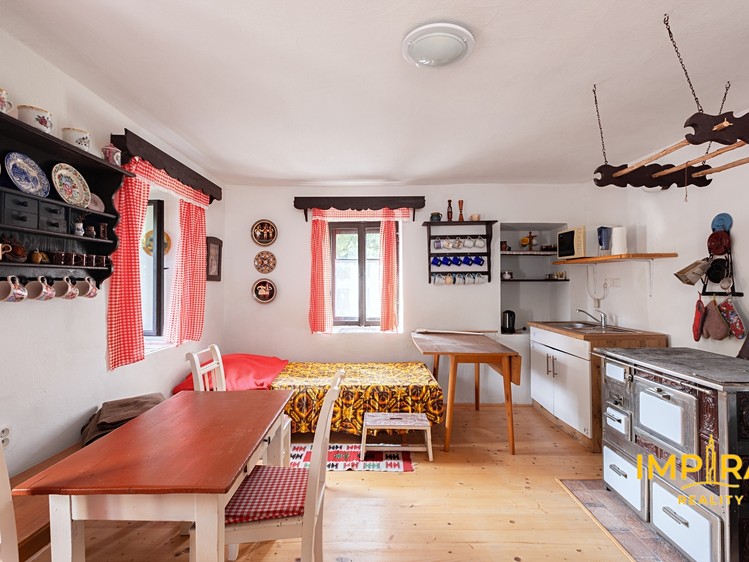 Prodej vícegeneračního domu 300 m², pozemek 2 937 m² - foto 2