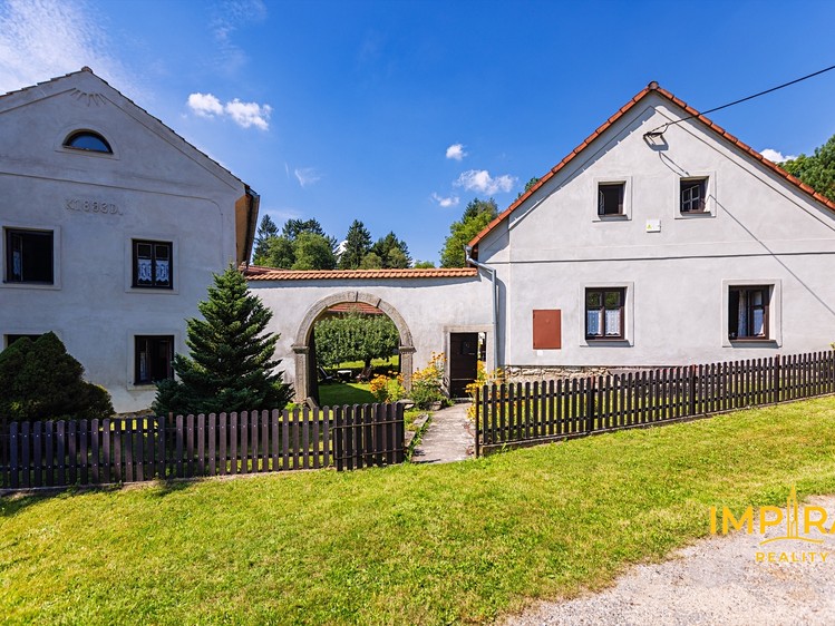 Prodej vícegeneračního domu 300 m², pozemek 2 937 m² - foto 1