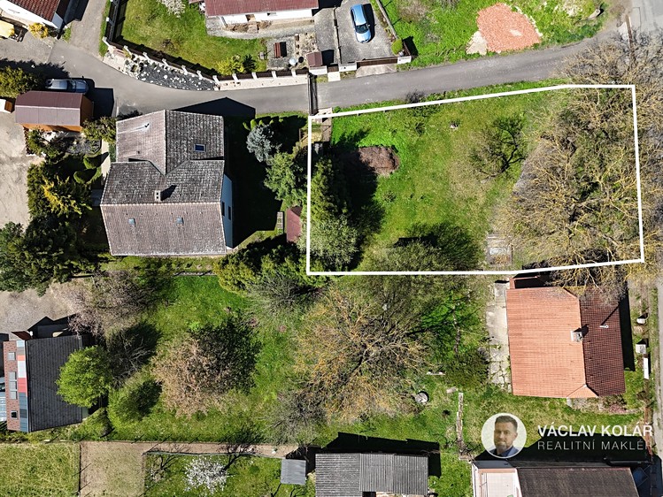 Prodej stavebního pozemku 583 m² - foto 1